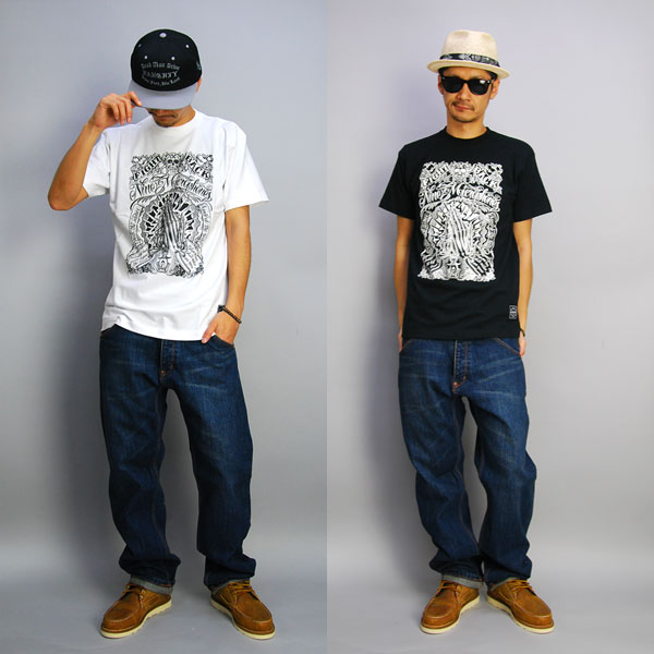 ?Ninemicrophones/????????????Pray for skull S/S T